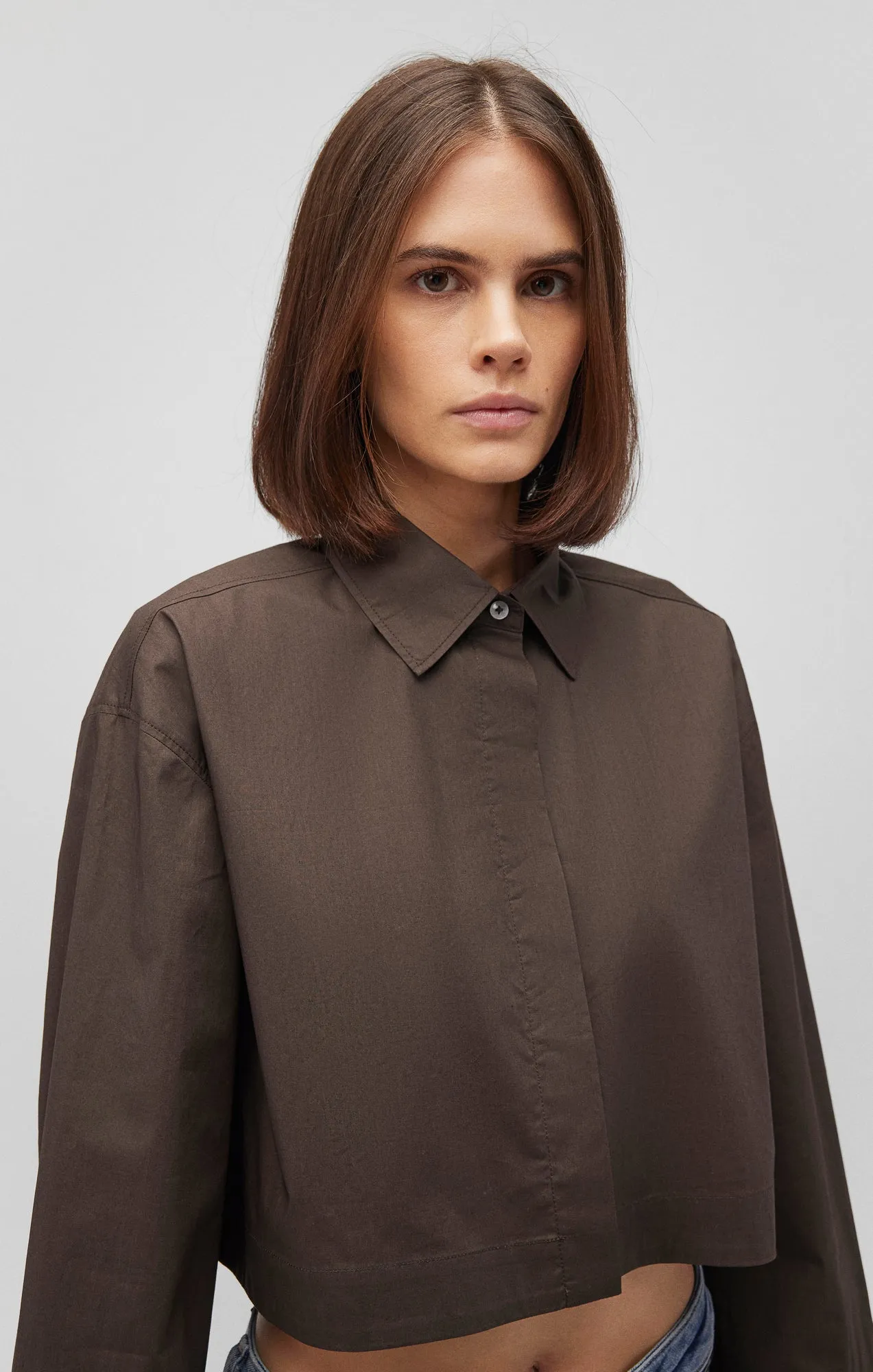 BELL SLEEVE CROPPED SHIRT IN FOREST NIGHT