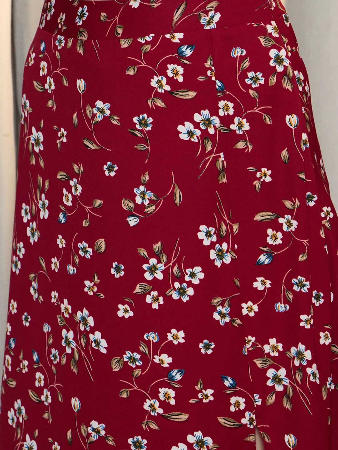 Berrylush Women Red & White Floral Printed High-Rise Waist Slip-On Thigh-High Slit Flared A-Line Maxi Skirt