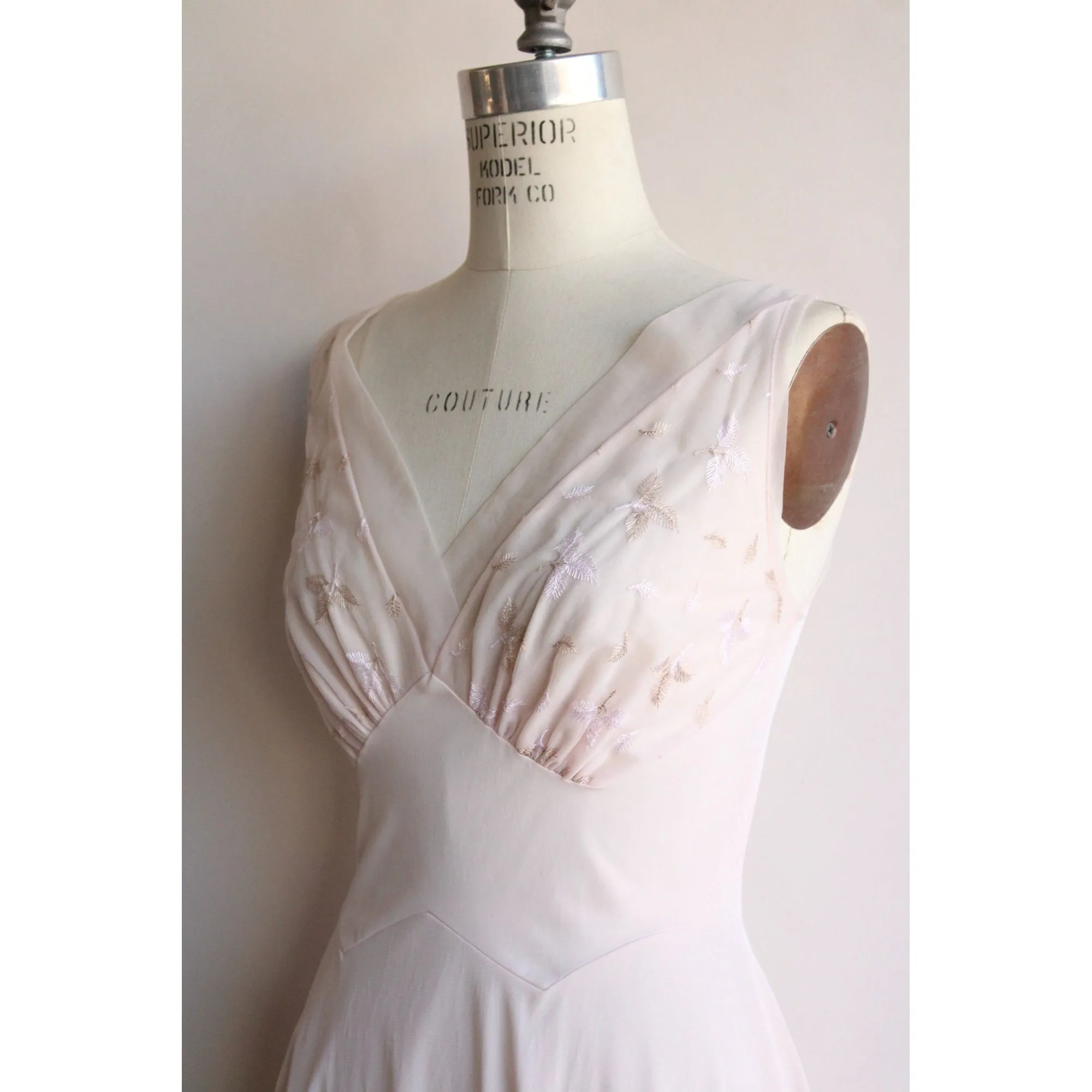 Vintage 1950s Vanity Fair Pink Nylon Embroidered Nightgown